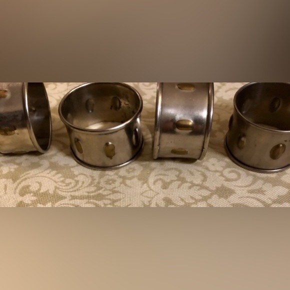 Napkin Rings | hammered silver | Set of 4 | Pre-Owned Condition - Picture 2 of 2